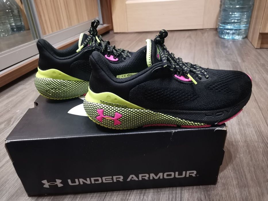 Фирменные модные кроссовки Under Armour HOVR Machina