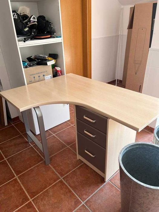 Secretária de canto para quarto de criança/escritório como nova