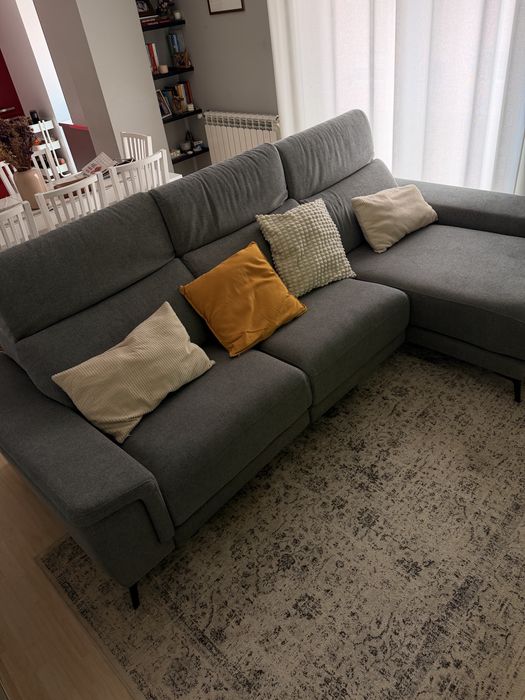 Sofá moderno com chaise longue e encostos reclináveis – NOVO
