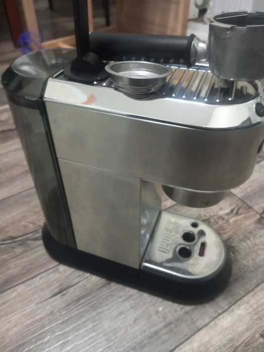 Кавоварка DeLonghi Dedica EC 685