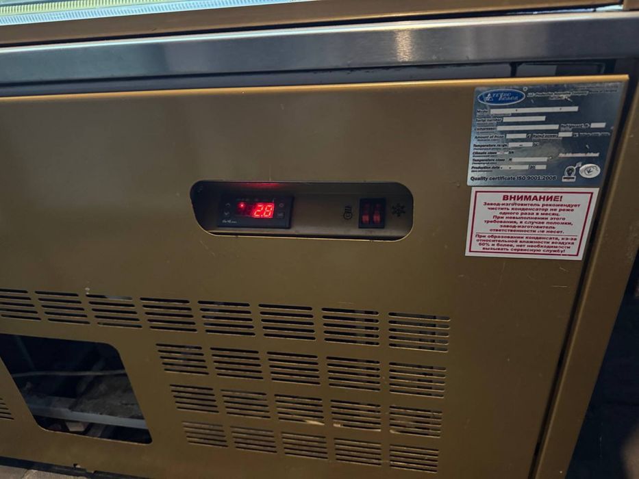 Кондитерська вітрина-холодильник