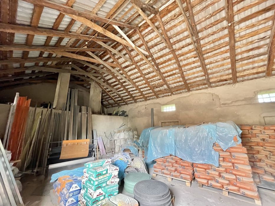 Продаж  приміщень з приватизованою землею в Городку