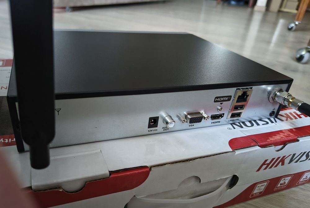 Відеореєстратор Hikvision DS-7108NI-K1/W/M (С) + HDD Hitachi 2 Tb
