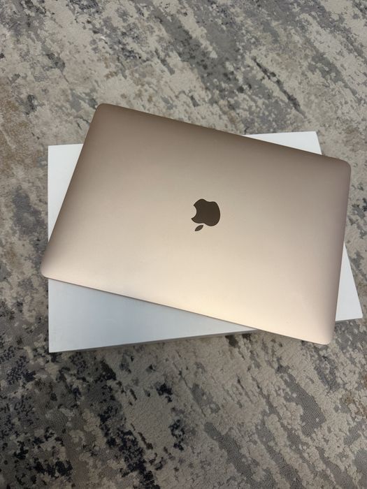 MacBook Air 2019 8/256gb