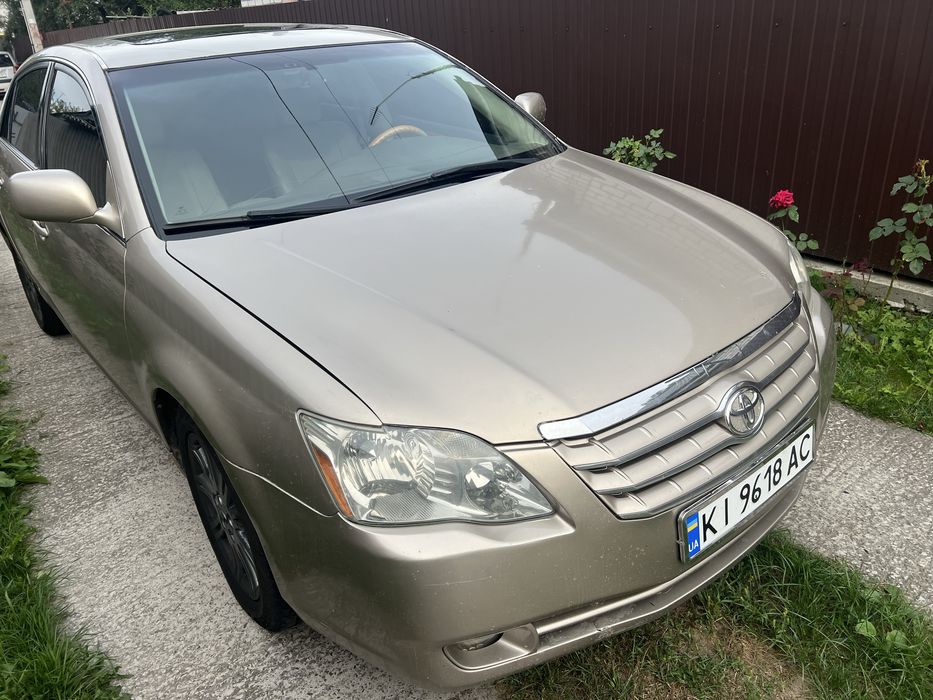 Легковий автомобіль тойота авалон