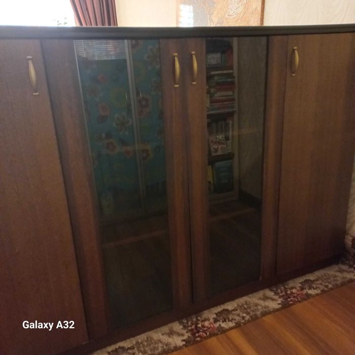 Офісні  добротні меблі