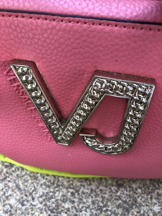 Mala Versace Jeans com asas e tiracol