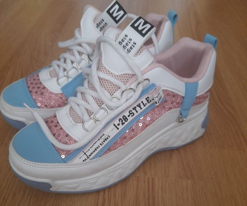 Кросівки жіночі на платформі