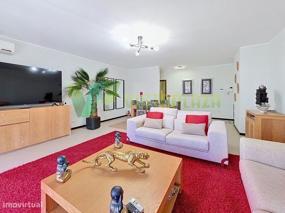 Apartamento T3 na Praia da Rocha com Piscina Panorâmica e Estaciona...