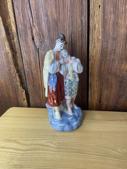 Figurka porcelanowa Połonne ukraińska para PRL A480