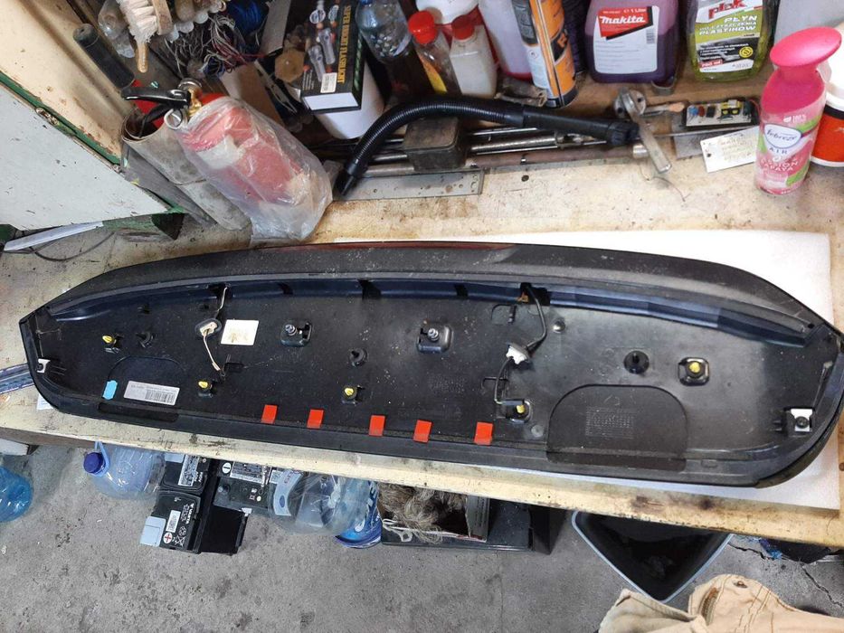 Продам задній спойлер Ауді Q3 на кришку багажника 8U0827933