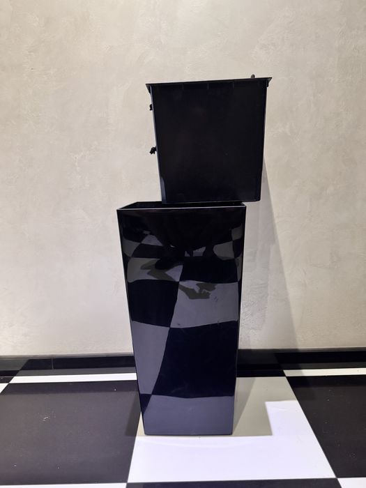 по скидке чёрный Цветочный кашпо Lamela