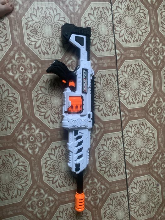 Пара бластерів Nerf для домашніх воєн. Робочі, недорого