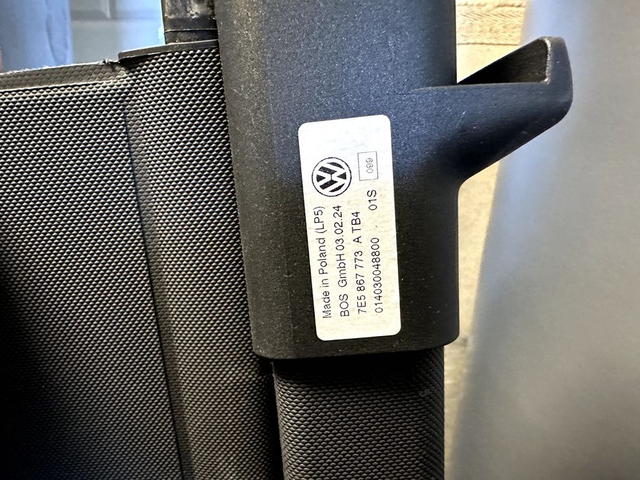 VW Multivan T6.1 roleta bagażnika