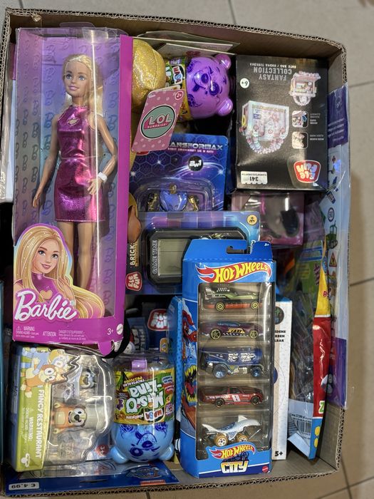 Zabawki mystery box karton bananowiec lidl action biedronka itp