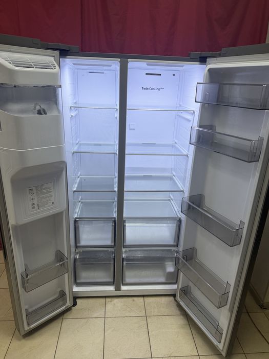 Холодильник Samsung Side-by-Side 640 литров