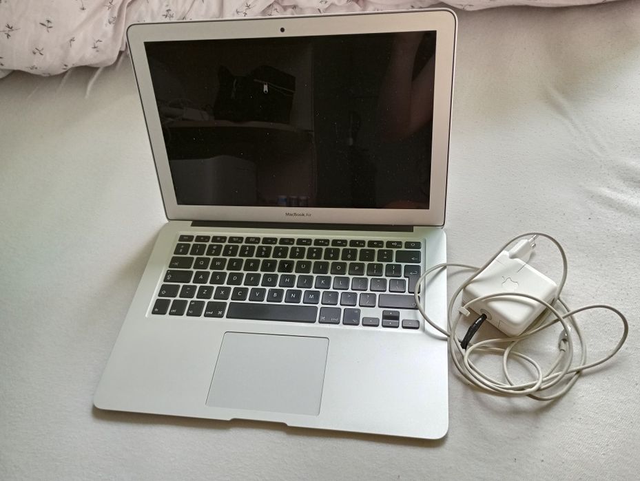 MacBook Air 13, Intel Core i7, 8 GB RAM, SSD