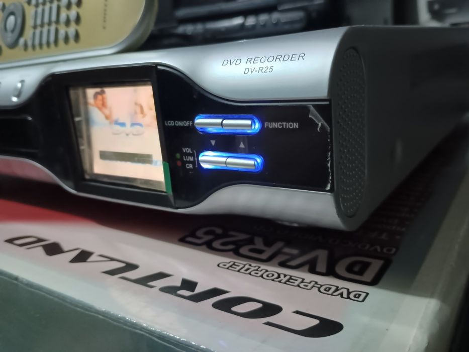 Новый DVD recorder Cortland с встроенным монитором.