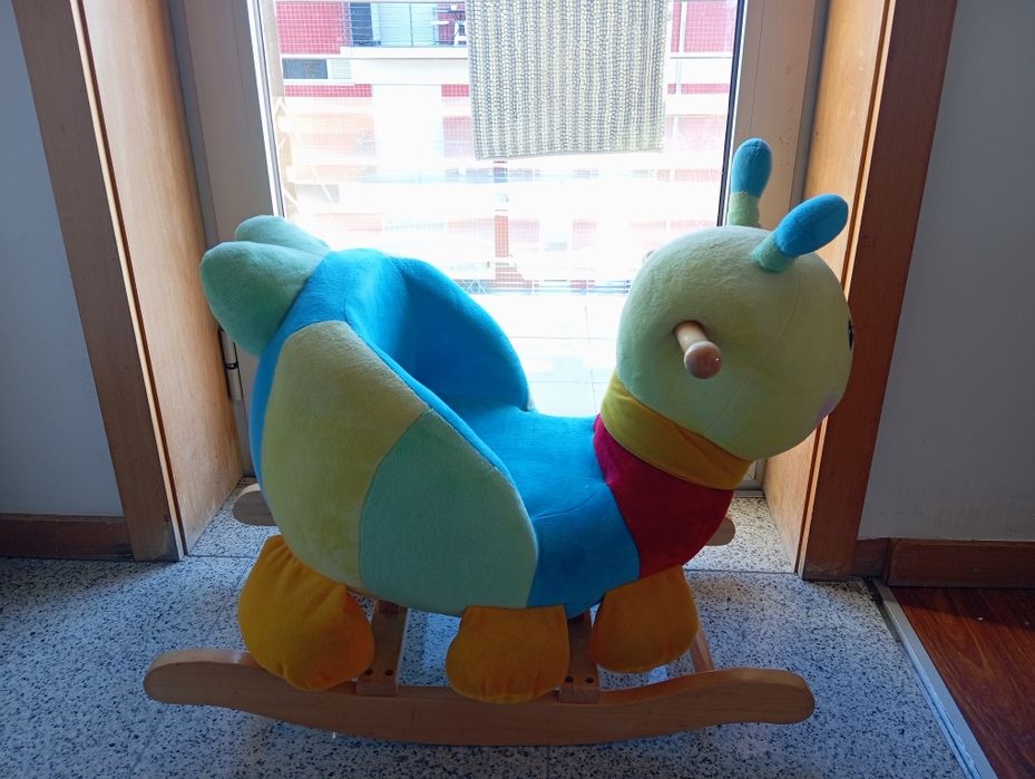 Baloiço em Peluche (Lagarta de Moni, um peluche de baloiço)