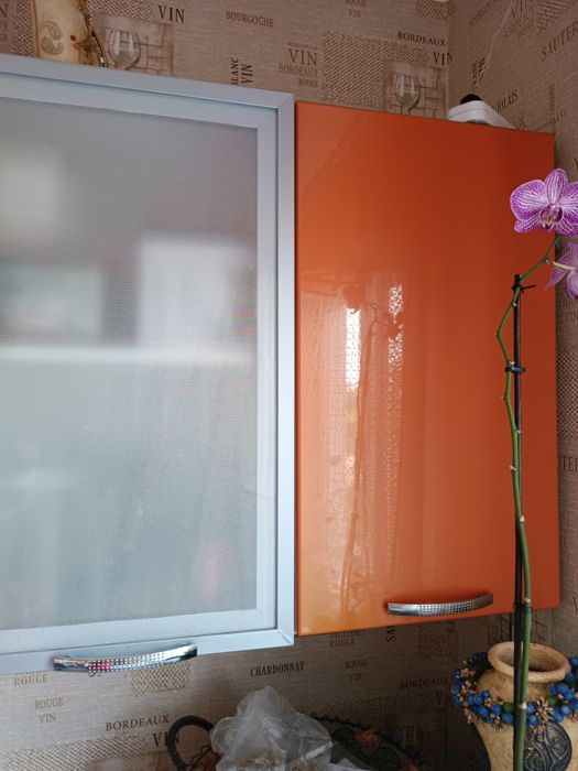 Столики кухонні , полички окремо або рвзом