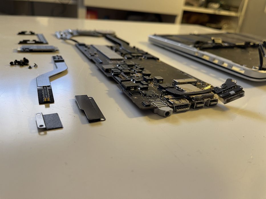 MacBook Pro Retina A1502 – Damaged for Parts64740942049283122