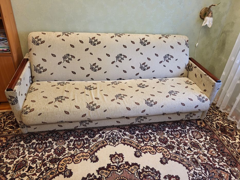 Продам диван і два не розкладні крісла.