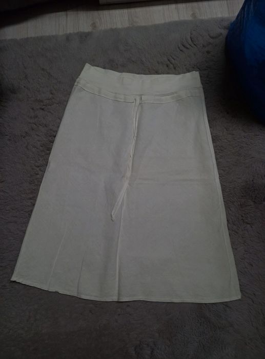 Biała   spódnica