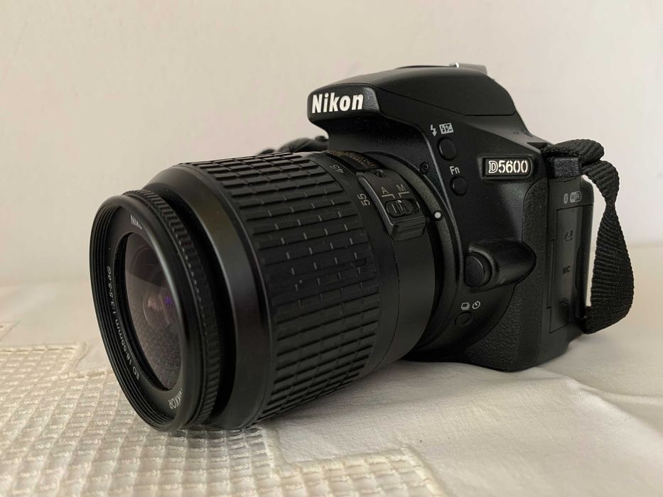 Lustrzanka Nikon D5600 z obiektywem Nikon Af-s 18-55, zestaw