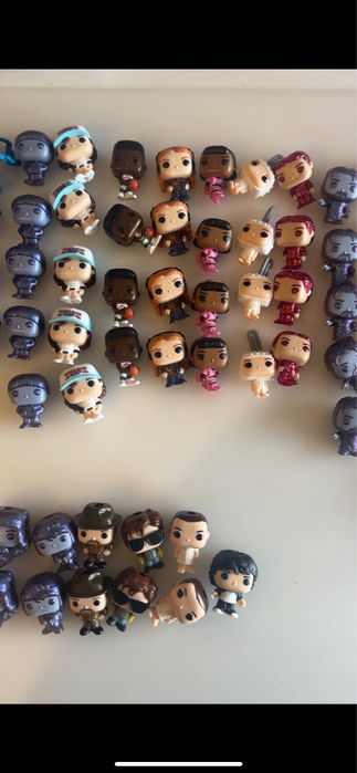 Sprzedam figurki stranger things 101 figurek razem