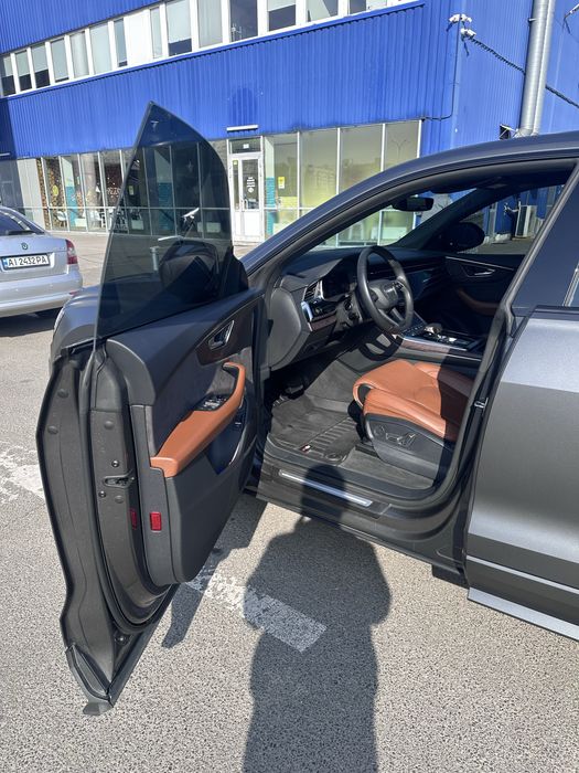 Оренда авто з водієм на весілля Audi Q8