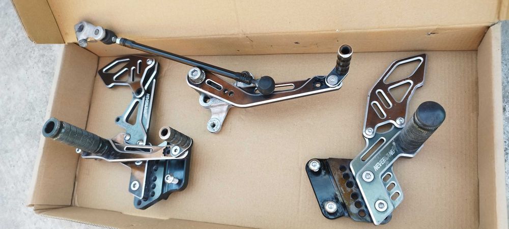 Комплект регулируемых подножек Suzuki GSX-R 600/750 K6K7K8K9 Neverland