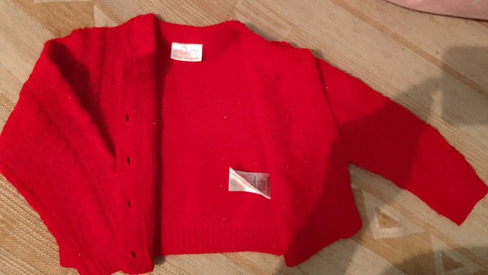 Sweterek rozmiar 86 z błyszczącą nitką