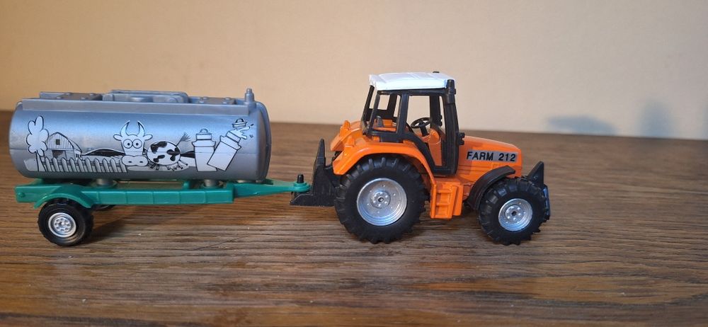 Traktorek z beczką na mleko Farm