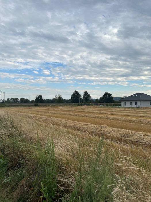 Duża, słoneczna działka budowlana w malowniczej okolicy