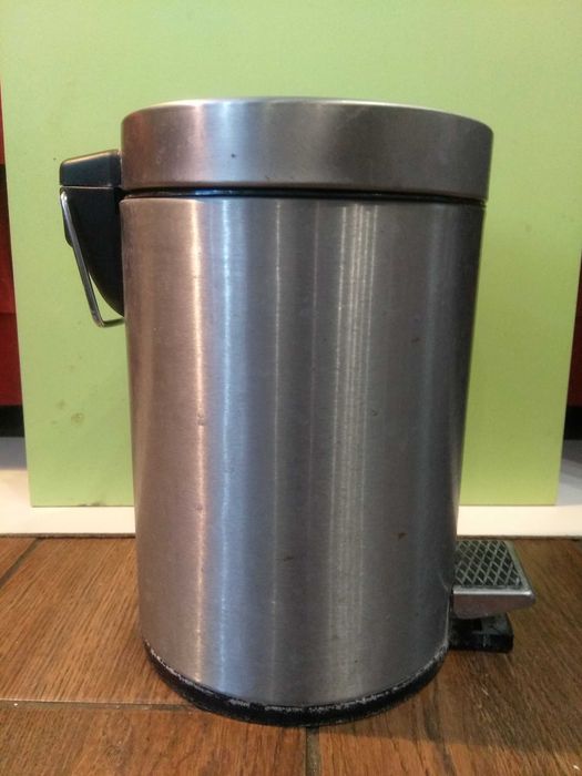 Мусорное ведро (урна) с педалью из стали