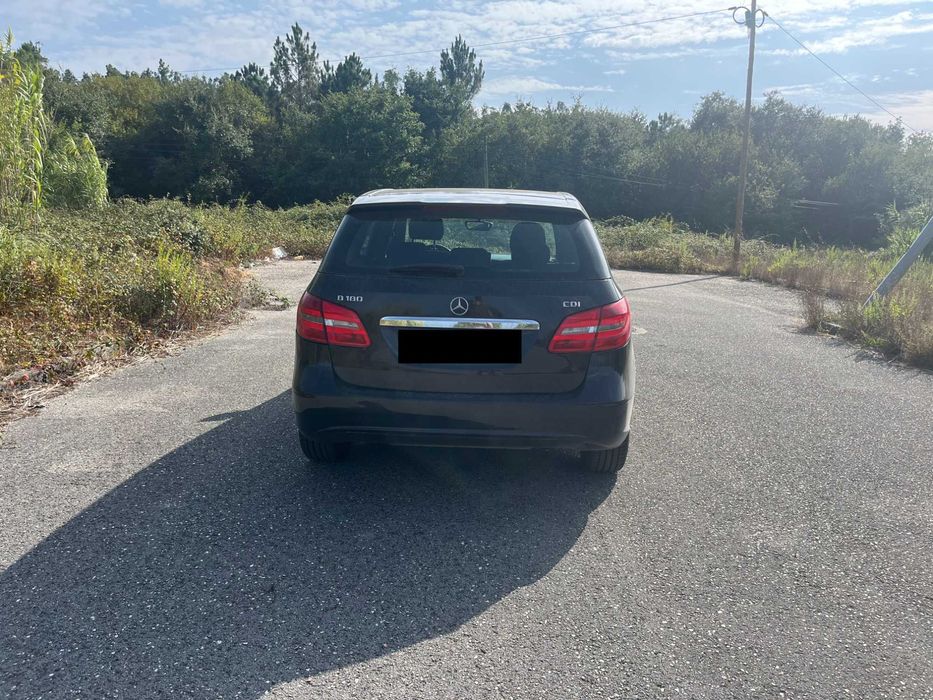 Mercedes-Benz B180D