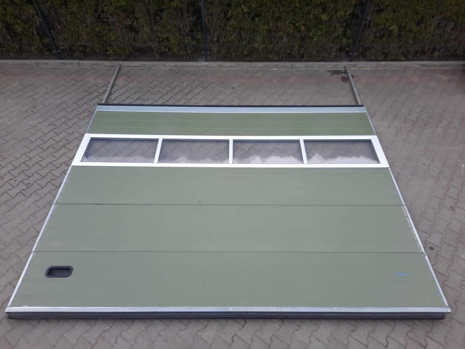 Brama segmentowa Lindab 400x310 ocieplona panel 50mm aluminiowy DOWÓZ