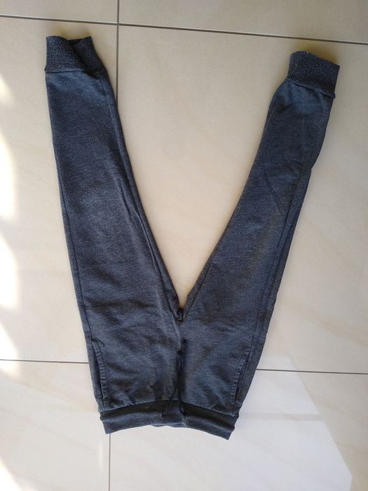 Spodnie dresowe 128 4szt