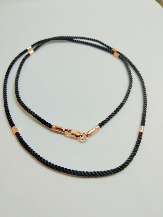 Шовковий шнурок с золотими вставками 585 проби