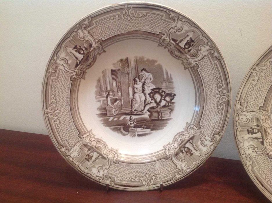 Dois pratos Wedgwood motivo Minerva