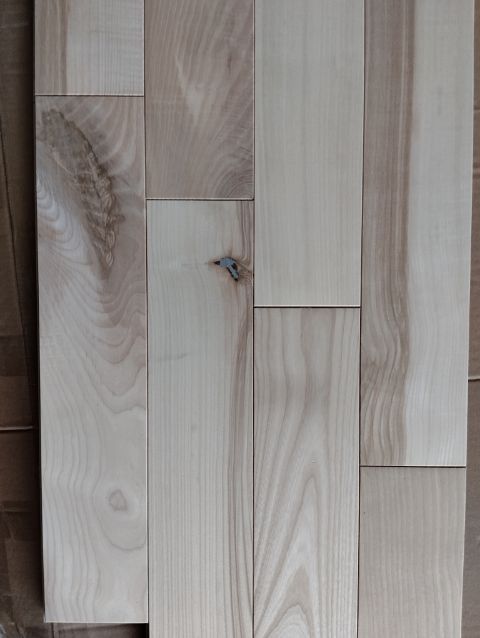 Podłoga jesionowa dwuwarstwowa