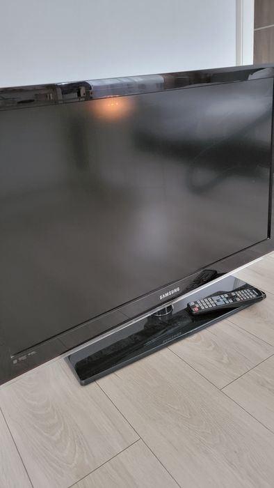 TV Telewizor Samsung 37” Full HD – sprawny, pilot, LED z tyłu