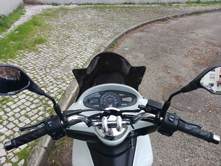 Honda PCX-125 em excelente estado.