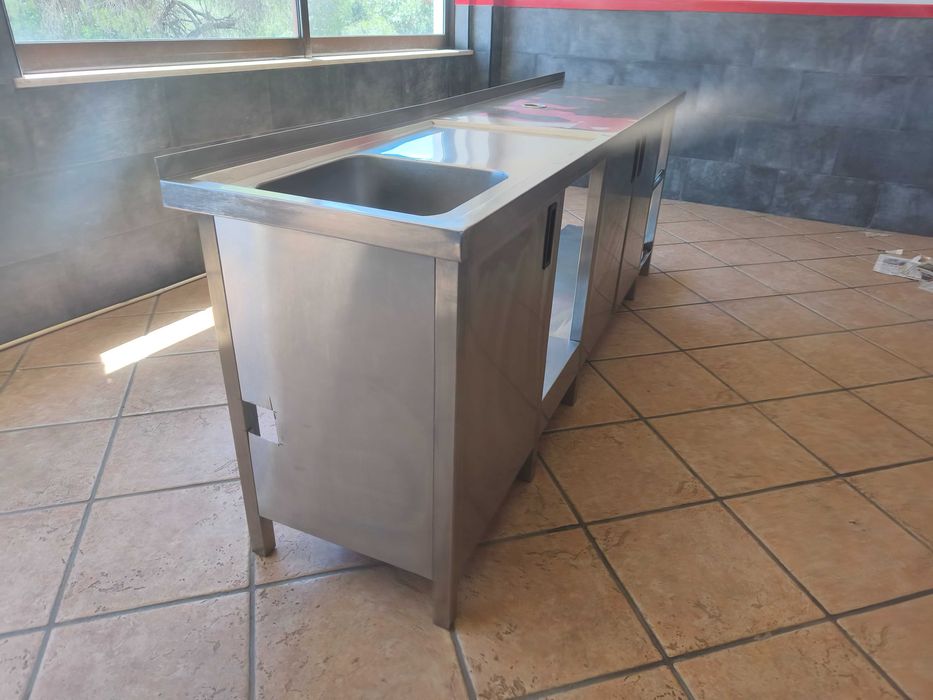 Bancada de inox com lava-loiça