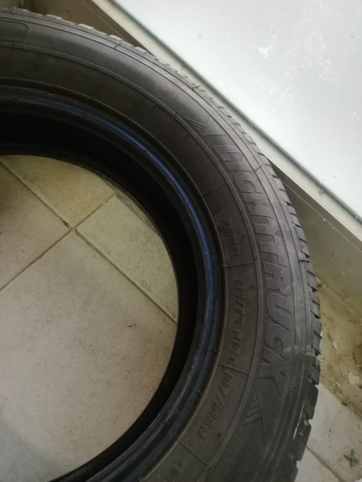 Pneu 195/75/R16.  107/105R.