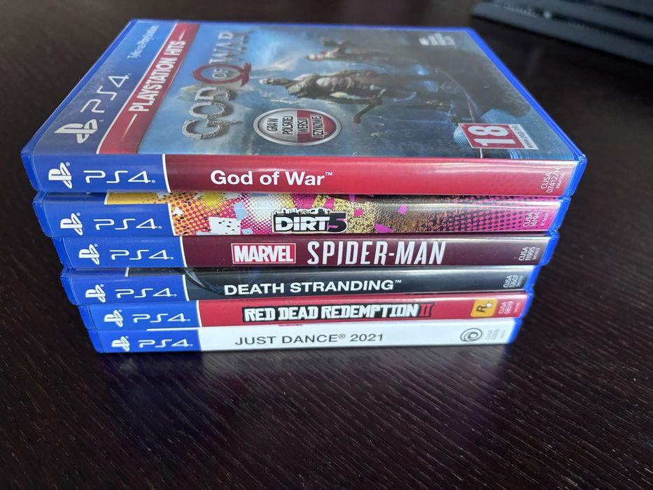 PS4 PRO  1TB, 2 pady, kamera, ładowarka, 6 gier - 999