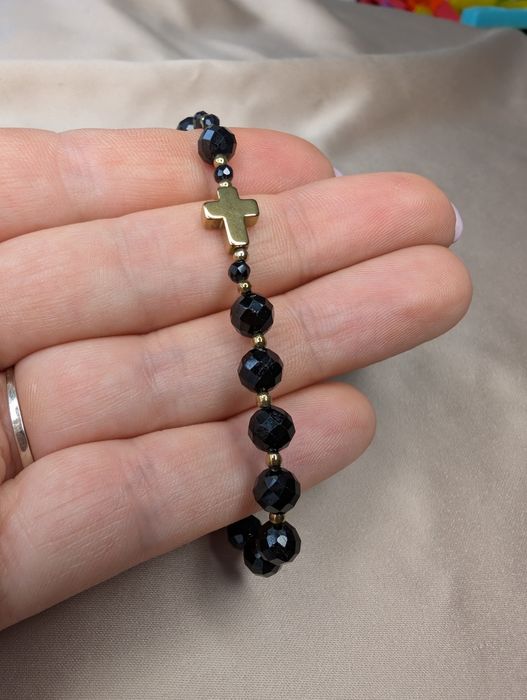 Bransoletka różaniec kamienie czarny turmalin krzyżyk serduszko hematy