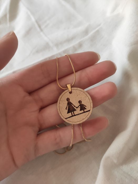 Colar de madeira (hand made)