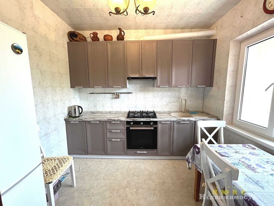 Продаётся отличный трёхэтажный дом в Совиньоне  с  видом на море!