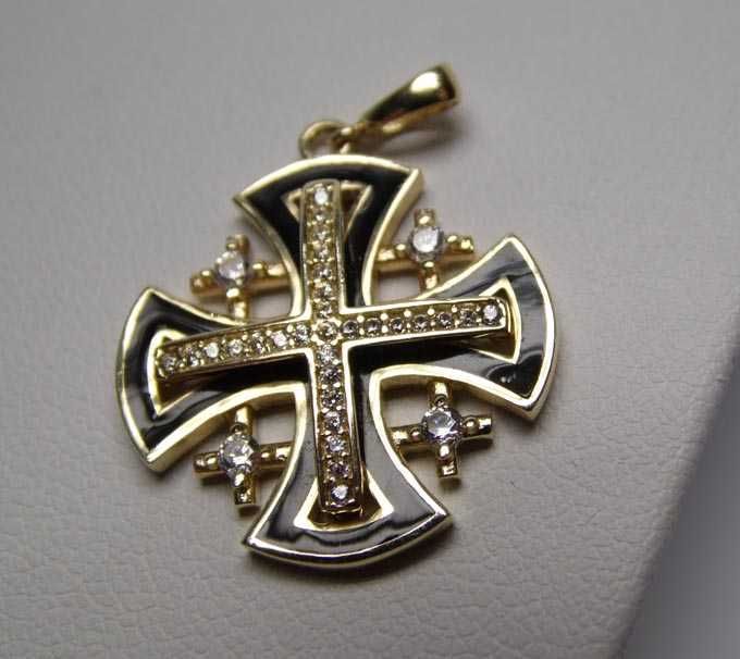 Złota zawieszka krzyż jerozolimski czarna emalia i cyrkonie.